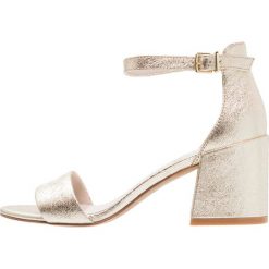 Rzymianki damskie: Kenneth Cole New York HANNON Sandały gold