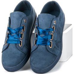 LIZETTE zamszowe trampki ze wstążką. Trampki i tenisówki damskie Ideal Shoes, bez wzorów, z zamszu, bez zapięcia. Za 89,90 zł.