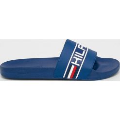 Tommy Hilfiger - Klapki. Niebieskie kapcie męskie TOMMY HILFIGER, z gumy. W wyprzedaży za 149,90 zł.