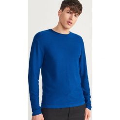 Gładki sweter z wiskozy - Niebieski. Niebieskie swetry męskie marki Reserved, s, bez wzorów, z wiskozy, bez kołnierzyka, bez kaptura. Za 49,99 zł.