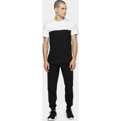 T-shirt męski TSM626 - głęboka czerń - Outhorn. Pomarańczowe koszulki męskie Outhorn, m, bez wzorów, bez kołnierzyka, bez rękawów. Za 39,99 zł.