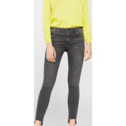 Mango - Jeansy Olivia1. Szare jeansy damskie marki Mango. W wyprzedaży za 79,90 zł.
