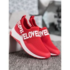 Czerwone slipony love. Czerwone trampki i tenisówki damskie WEIDE, bez wzorów, bez zapięcia. Za 89,00 zł.