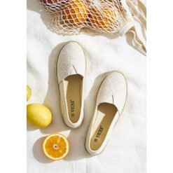 Beżowe Espadryle Athleticism. Brązowe espadryle damskie Born2be, z haftami, bez obcasa, na płaskiej podeszwie. Za 59,99 zł.