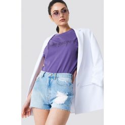 NA-KD Szorty jeansowe z wysokim stanem i rozdarciami - Blue. Niebieskie szorty jeansowe damskie marki NA-KD, z podwyższonym stanem. W wyprzedaży za 48,58 zł.