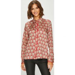 Pepe Jeans - Koszula Domenica. Różowe bluzki damskie Pepe Jeans, s, bez wzorów, z poliesteru, klasyczne, z klasycznym kołnierzykiem, z długim rękawem. W wyprzedaży za 249,90 zł.