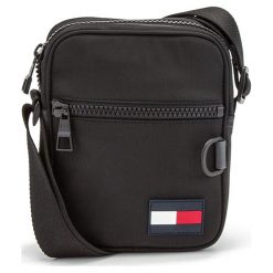 TOMMY HILFIGER MINI REPORTER > AM0AM05827-BDS. Torby podróżne TOMMY HILFIGER, w paski, z poliesteru, street. W wyprzedaży za 209,99 zł.