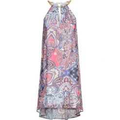 Sukienka z dekoltem halter bonprix różowo-niebieski wzorzysty. Różowe sukienki damskie bonprix, bez wzorów, bez kołnierzyka, bez rękawów. Za 109,99 zł.