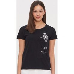 T-shirt z kieszenią - Czarny. Czarne t-shirty damskie House, s, bez wzorów, bez kołnierzyka. W wyprzedaży za 10,99 zł.
