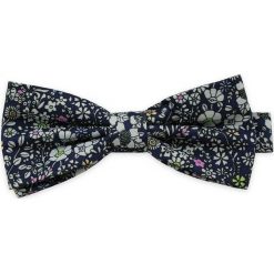 Granatowa Mucha bez Poszetki -CHATTIER- Męska, w Drobne Białe Kwiatki MUCH0503. Niebieskie muszki męskie Chattier, w paski, eleganckie. Za 44,00 zł.