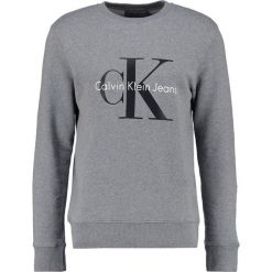 Calvin Klein Jeans CREW NECK Bluza mid grey heather. Szare kardigany męskie Calvin Klein Jeans, m, z bawełny. Za 419,00 zł.