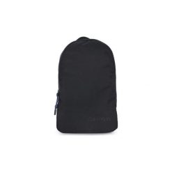 Plecaki Calvin Klein Jeans TRAIL RAOUND BACKPACK. Czarne plecaki damskie Calvin Klein Jeans, bez wzorów, z jeansu. Za 430,36 zł.