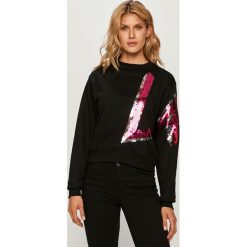 Guess Jeans - Bluza. Czarne bluzy damskie Guess Jeans, s, z aplikacjami, z bawełny, bez rękawów, bez kaptura. Za 329,90 zł.