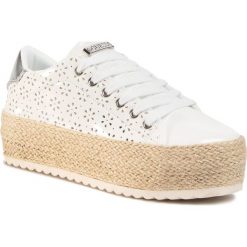 Espadryle GUESS - Marilyn FL6MRL ELE12 WHITE. Białe espadryle damskie Guess, z aplikacjami, ze skóry ekologicznej, bez obcasa, na koturnie, bez zapięcia. Za 449,00 zł.