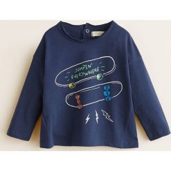 Mango Kids - Longsleeve dziecięcy Skate 80-104 cm. Niebieskie t-shirty chłopięce marki Mango Kids, z nadrukiem, z bawełny, bez rękawów. Za 29,90 zł.
