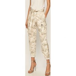 Pinko - Spodnie. Spodnie damskie Pinko, w paski, z bawełny. Za 879,90 zł.