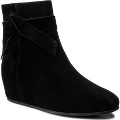 Botki HÖGL - 4-114422 Schwarz 0100. Czarne botki damskie marki HÖGL, ze skóry, na obcasie. W wyprzedaży za 399,00 zł.
