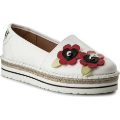 Espadryle LOVE MOSCHINO - JA10203G05JA010A Vit.Pu Bianco. Białe espadryle damskie Love Moschino, z aplikacjami, ze skóry ekologicznej, bez obcasa, na koturnie. W wyprzedaży za 369,00 zł.