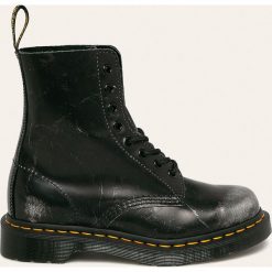 Dr. Martens - Workery skórzane 1460 Pascal. Czarne workery damskie Dr. Martens, ze skóry, bez obcasa, na obcasie, na sznurówki. Za 729,90 zł.