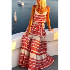 Sukienka DAGNY RED. Czerwone sukienki damskie Sukienka DAGNY RED, na co dzień, s, bez wzorów, bez kołnierzyka, bez rękawów. W wyprzedaży za 109,00 zł.