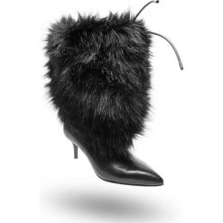 BOTKI EMPORIO ARMANI. Czarne botki damskie ze skóry, na wysokim obcasie. Za 1109,50 zł.