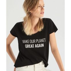 T-shirt z bawełny organicznej - Czarny. Czarne t-shirty damskie Sinsay, s, bez wzorów, z bawełny, bez kołnierzyka. Za 24,99 zł.
