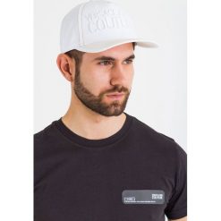 CZAPKA Z DASZKIEM versace jeans couture. Białe czapki męskie Versace Jeans Couture, z aplikacjami, z jeansu. Za 279,00 zł.