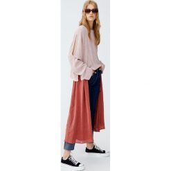 Sweter z rozcięciami na ramionach. Zielone swetry klasyczne damskie Pull&Bear. Za 79,90 zł.