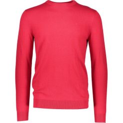 Sweter w kolorze czerwonym. Czerwone swetry męskie Wrangler, m, z haftami, z okrągłym kołnierzem, bez kaptura. W wyprzedaży za 109,95 zł.