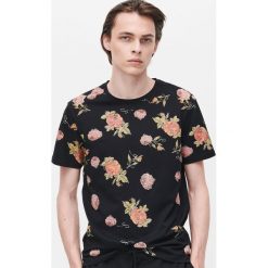 T-shirt z roślinnym motywem - Czarny. Czarne t-shirty męskie Reserved, s, bez wzorów, bez kołnierzyka. Za 49,99 zł.