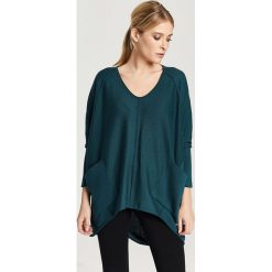 Sweter w kolorze ciemnozielonym. Zielone swetry damskie Zabaione, Hailys, l, bez wzorów, bez rękawów, bez kaptura. W wyprzedaży za 99,95 zł.