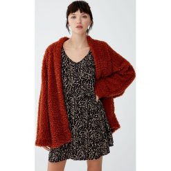Sukienka babydoll ze zwierzęcym wzorem. Sukienki damskie Pull&Bear, bez wzorów, bez kołnierzyka, bez rękawów. Za 99,90 zł.
