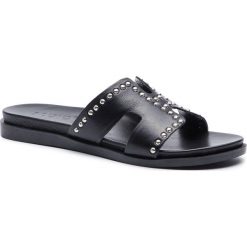 Klapki INUOVO - 105017 Black. Czarne klapki damskie Inuovo, bez wzorów, ze skóry, bez obcasa. W wyprzedaży za 179,00 zł.