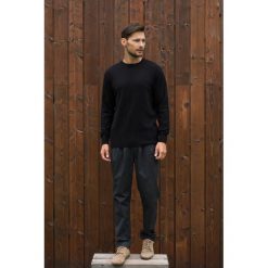Klasyczny męski sweter Artisan czarny. Czarne swetry męskie Veva, na zimę, s, bez wzorów, z wełny, klasyczne, z klasycznym kołnierzykiem, bez kaptura. Za 209,00 zł.