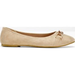 Baleriny bonprix beżowy. Brązowe baleriny damskie marki bonprix, bez wzorów, bez obcasa. Za 54,99 zł.