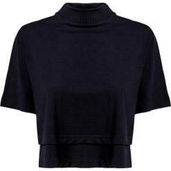 Top Y-3. Czarne topy damskie Y-3, z haftami, prążkowane, z dekoltem na plecach. W wyprzedaży za 318,00 zł.