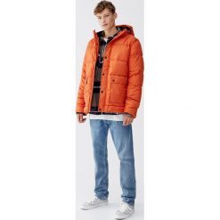 Pikowana kurtka z kapturem. Brązowe kurtki męskie bomber Pull&Bear, m, z kapturem. Za 159,00 zł.