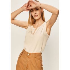Answear - Top. Białe bluzki damskie ANSWEAR, na co dzień, s, bez wzorów, z wiskozy, casualowe, bez kołnierzyka, bez rękawów. W wyprzedaży za 49,90 zł.