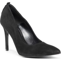 Szpilki SOLO FEMME - 34298-C8-020/000-04-00 Czarny. Czarne półbuty damskie Solo Femme, z aplikacjami, ze skóry, eleganckie, bez obcasa, na obcasie, bez zapięcia. Za 349,00 zł.