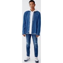 Ciemnoniebieskie jeansy carrot fit premium. Szare jeansy męskie relaxed fit marki Pull&Bear. Za 139,00 zł.