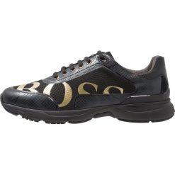 BOSS ATHLEISURE VELOCITY RUNN LOGO Sneakersy niskie black. Czarne sneakersy męskie BOSS Athleisure, bez zapięcia. Za 799,00 zł.