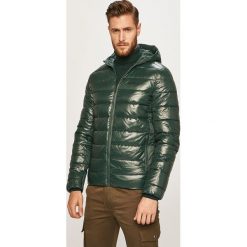 Wrangler - Kurtka. Płaszcze męskie Wrangler, s, bez wzorów, z poliesteru, krótkie, z kapturem. W wyprzedaży za 219,90 zł.