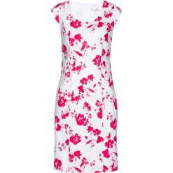 Lniana sukienka ołówkowa bonprix biało-różowy hibiskus z nadrukiem. Białe sukienki damskie bonprix, z nadrukiem, bez kołnierzyka, bez rękawów, ołówkowe. Za 119,99 zł.