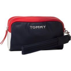Kosmetyczka TOMMY HILFIGER - Th Nylon Washbag AW0AW07858 0GY. Niebieskie kosmetyczki męskie TOMMY HILFIGER, bez wzorów, z tkaniny. Za 179,00 zł.