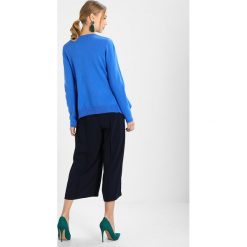Swetry klasyczne damskie: someday. TRIONA Sweter blue iris