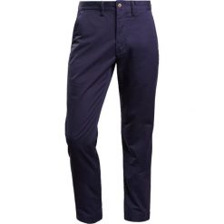 Polo Ralph Lauren BEDFORD PANT Chinosy nautical ink. Niebieskie bez kategorii Polo Ralph Lauren, z elastanu. W wyprzedaży za 353,40 zł.