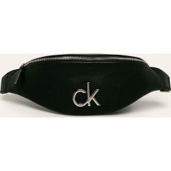 Calvin Klein - Nerka. Czarne nerki damskie Calvin Klein, w paski, ze skóry ekologicznej, małe, bez dodatków. Za 399,90 zł.