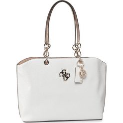 Torebka GUESS - Chic Shine HWSG77 46230 WHITE/MULTI. Czarne torebki klasyczne damskie Guess, z aplikacjami, ze skóry ekologicznej, bez dodatków. Za 749,00 zł.
