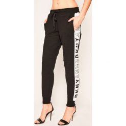 Spodnie dresowe DKNY Sport DP9P2207. Białe spodnie damskie DKNY Sport, l, z bawełny, sportowe. Za 299,00 zł.