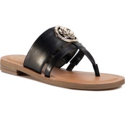 Japonki GUESS - Genera FL6GEA ELE21 BLACK. Czarne klapki damskie Guess, z aplikacjami, ze skóry ekologicznej, bez obcasa, na obcasie. W wyprzedaży za 249,00 zł.